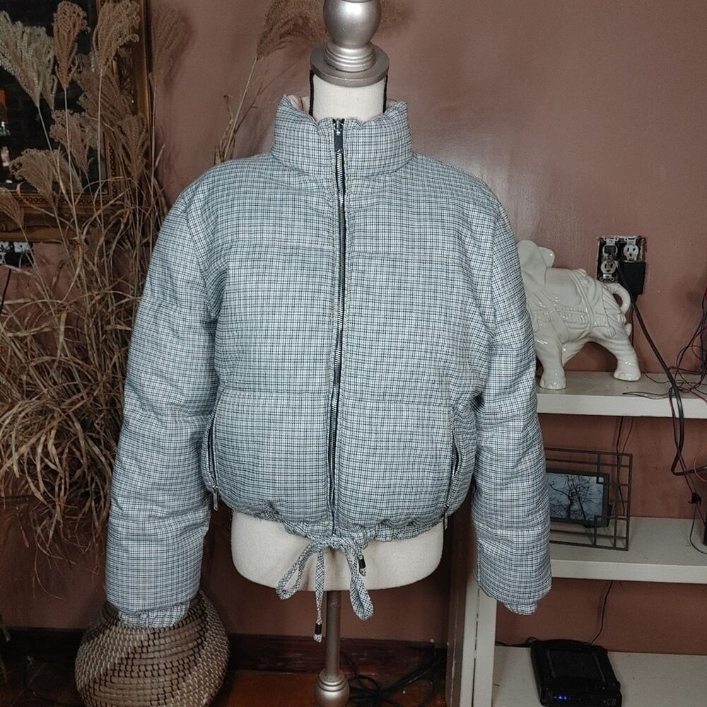 American Eagle Outfitters AEO AE Size Medium M Puffer Cropped Coat Reversible